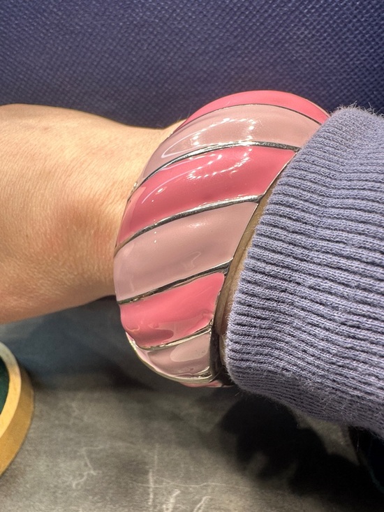 Two Tone Pink Swirl Enamel Bracelet NWT - Picture 3 of 5